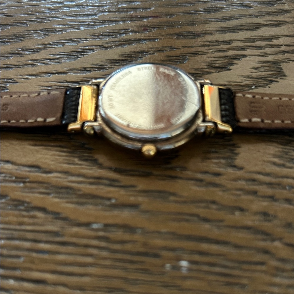 Vintage ROCHAS Paris Woman’s Watch Gold Tone Quartz Leather Band Dress Watch - Picture 6 of 7